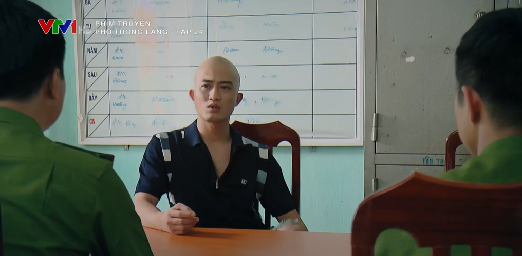 Phố trong l&agrave;ng - Tập 24: &Ocirc;ng Trung d&agrave;n dựng mất trộm để chiếm đoạt tiền c&ocirc;ng đức? - Ảnh 11.