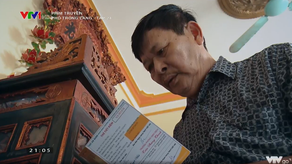 Phố trong l&agrave;ng - Tập 24: &Ocirc;ng Trung d&agrave;n dựng mất trộm để chiếm đoạt tiền c&ocirc;ng đức? - Ảnh 7.