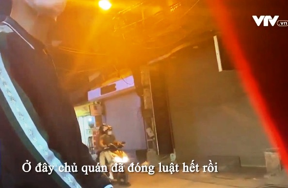 Hà Nội: Số F0 tăng chóng mặt, nhiều quán karaoke vẫn hoạt động chui - Ảnh 2.