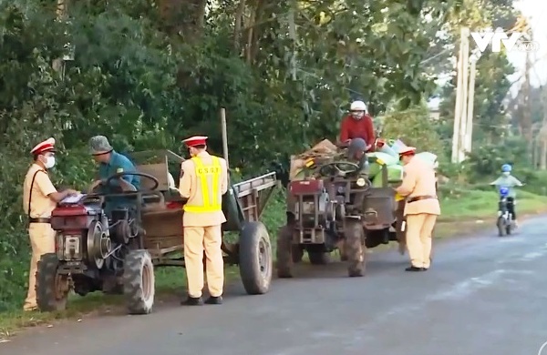 Sáng kiến giảm thiểu tai nạn giao thông từ xe công nông độ chế - Ảnh 2.