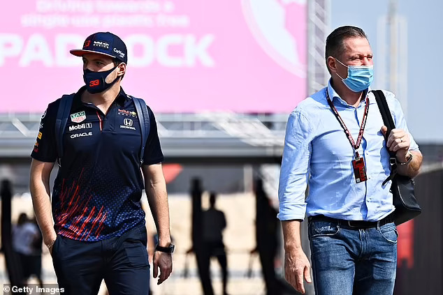 Max Verstappen quyết tâm trước chặng đua cuối cùng mùa giải 2021 - Ảnh 1.