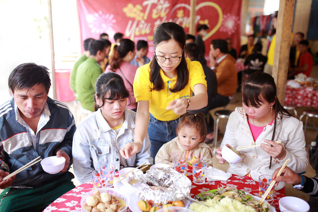 Tết yêu thương 2021 - Mang Tết ấm áp đến bà con vùng lũ - Ảnh 4.