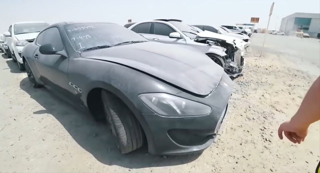 Vì sao ở Dubai có nhiều xe sang và siêu xe bị vứt bỏ như rác? - Ảnh 1. Vì sao ở Dubai có nhiều xe sang và siêu xe bị vứt bỏ như rác? - Ảnh 1.