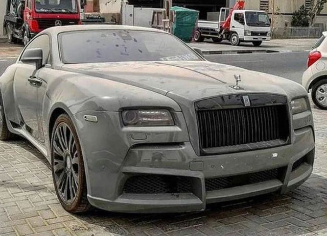 Vì sao ở Dubai có nhiều xe sang và siêu xe bị vứt bỏ như rác? - Ảnh 2. Vì sao ở Dubai có nhiều xe sang và siêu xe bị vứt bỏ như rác? - Ảnh 2.