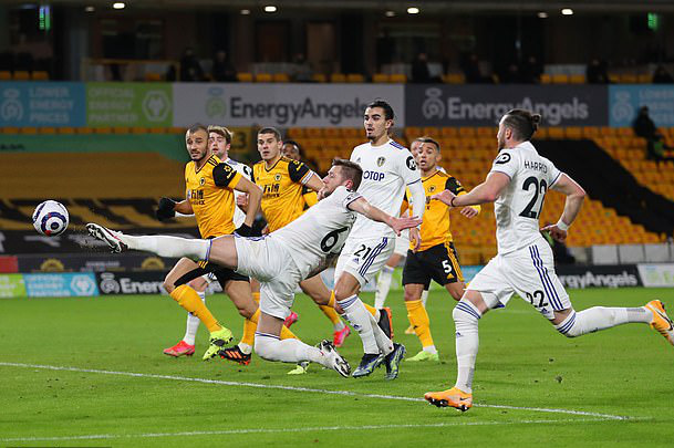 Wolverhampton 1-0 Leeds United: Bàn phản lưới đáng tiếc - Ảnh 2.