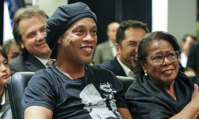 Mẹ của Ronaldinho qua đời vì COVID-19 - Ảnh 1.