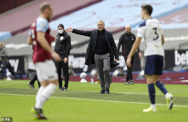 West Ham 2-1 Tottenham: Lingard tỏa sáng, Moyes lần đầu thắng Mourinho - Ảnh 2.