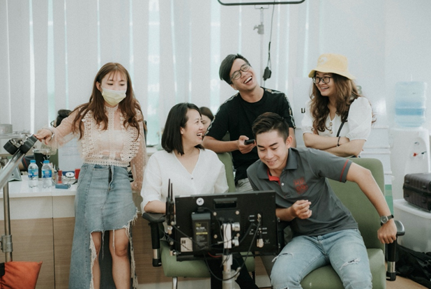 Sài Gòn những ngày cuối năm cùng đạo diễn Hồ Hoàng Huy - Ảnh 2. Sài Gòn những ngày cuối năm cùng đạo diễn Hồ Hoàng Huy - Ảnh 2.