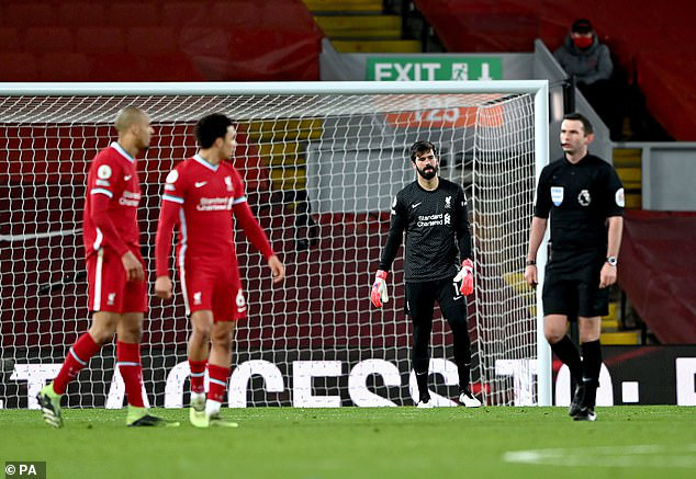 HLV Klopp nói gì về 2 bàn thua thảm họa của Alisson Becker? - Ảnh 2.