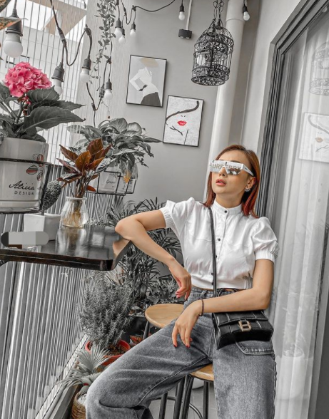Học lỏm bí quyết diện đồ hè năng động, cá tính từ diễn viên Phương Oanh - Ảnh 1. Học lỏm bí quyết diện đồ hè năng động, cá tính từ diễn viên Phương Oanh - Ảnh 1.