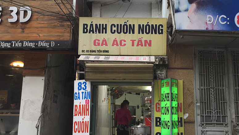 
The store looks quite small at the front, but actually is spacious inside. Photo: Thuy An
