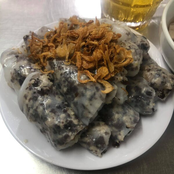 
Banh cuon here is packed with fillings. Photo: Thuy An
