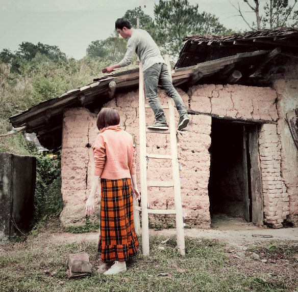 Hướng dương ngược nắng: Hồng Diễm thay Châu buông lời trách gửi đến ai đó có thương em không? - Ảnh 2.