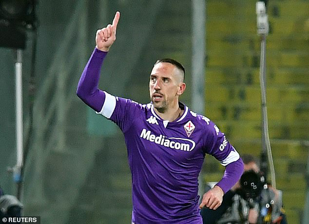 Juventus thua sốc Benevento, AC Milan thắng kịch tính Fiorentina - Ảnh 4.