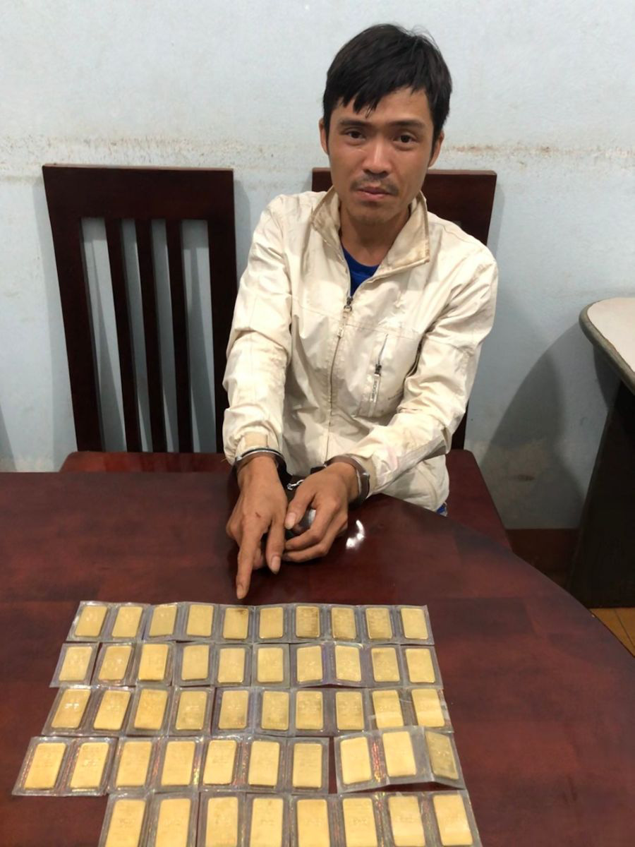 Bắt 3 đối tượng trộm cắp hơn 80 c&acirc;y v&agrave;ng - Ảnh 1.