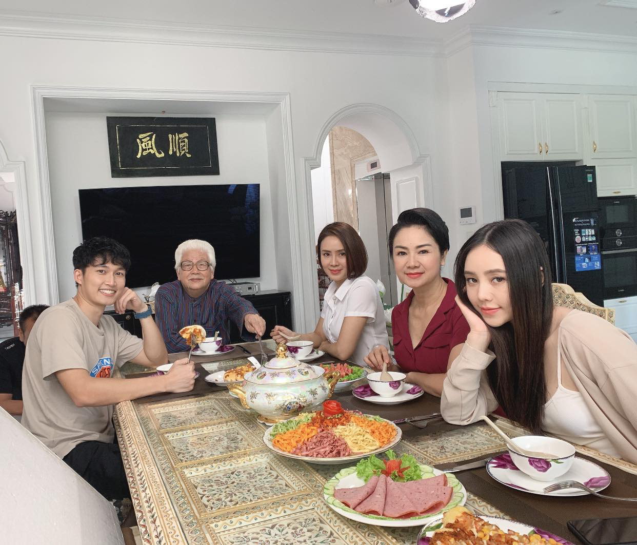 Loạt đồ xứng danh tiểu thư &uacute;t họ Cao Hướng dương ngược nắng - Ảnh 24.