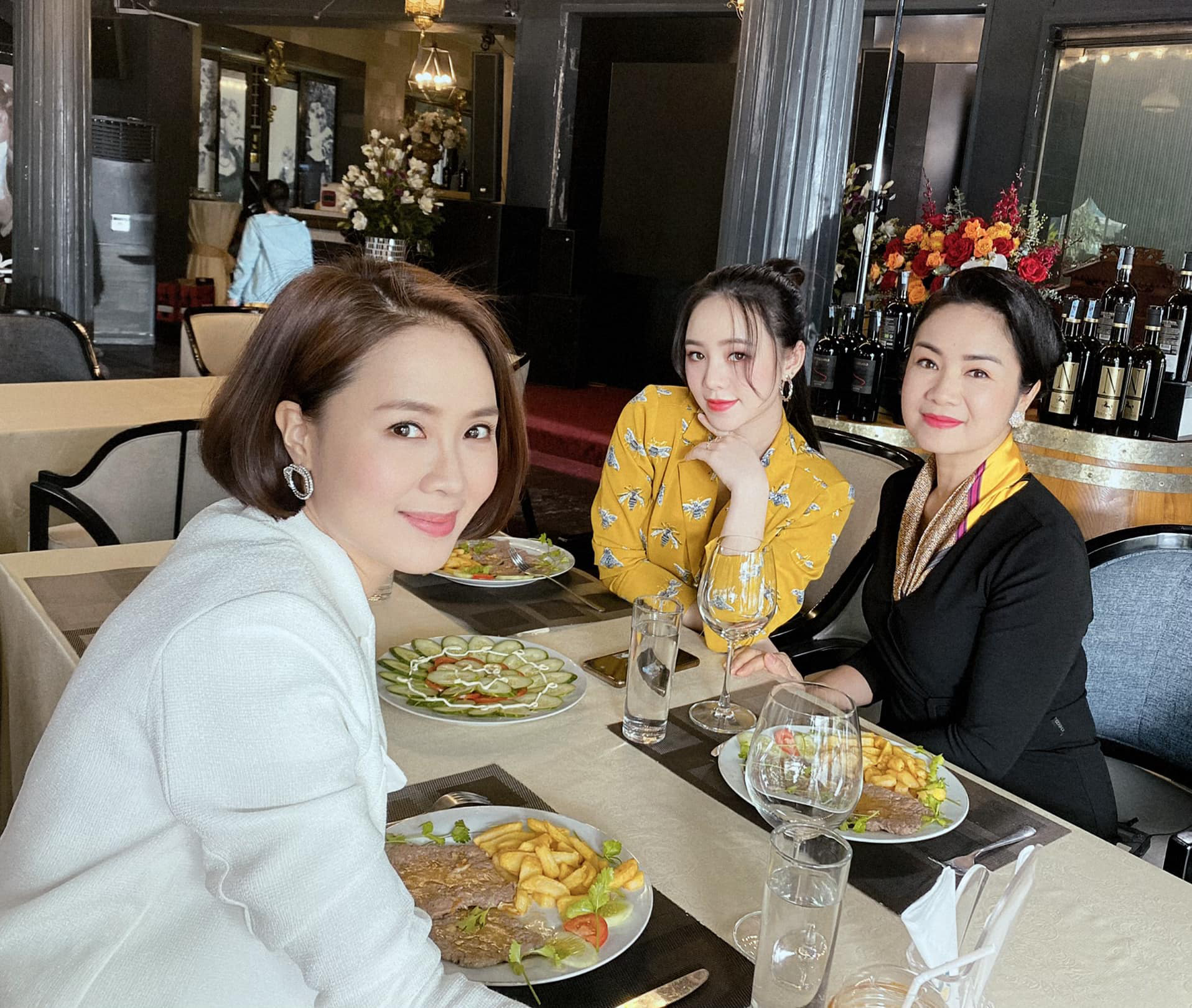 Loạt đồ xứng danh tiểu thư &uacute;t họ Cao Hướng dương ngược nắng - Ảnh 13.