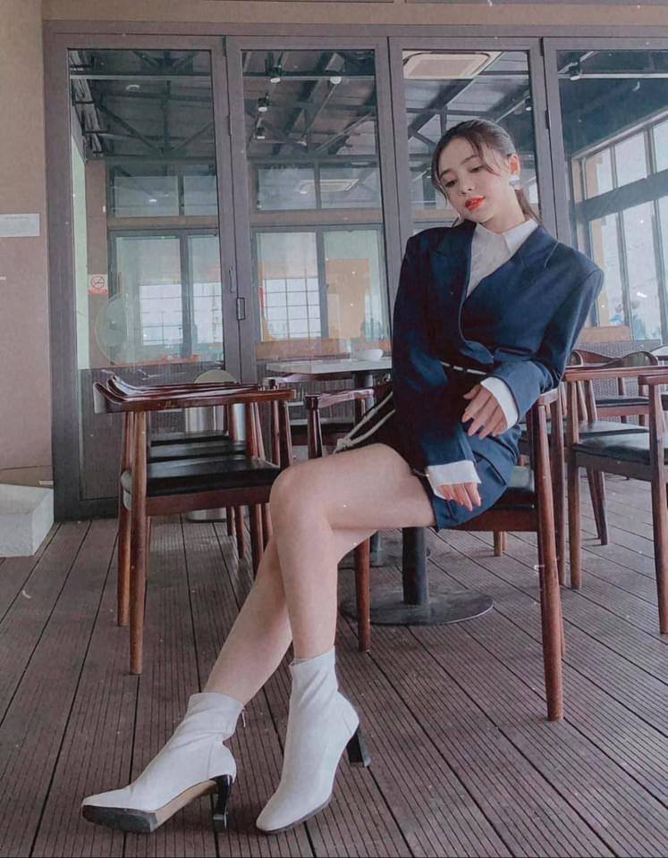 Loạt đồ xứng danh tiểu thư &uacute;t họ Cao Hướng dương ngược nắng - Ảnh 2.