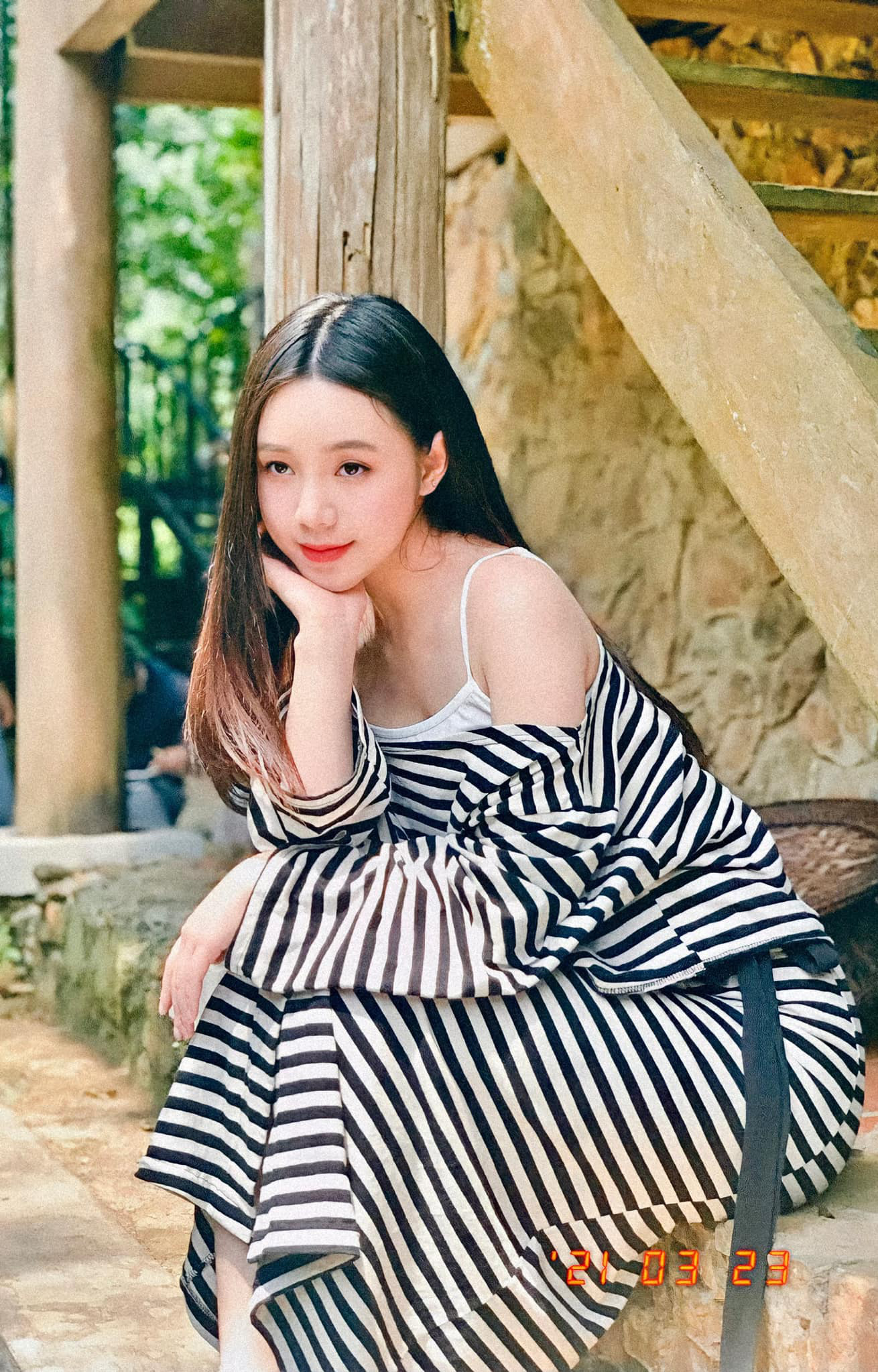 Loạt đồ xứng danh tiểu thư &uacute;t họ Cao Hướng dương ngược nắng - Ảnh 4.