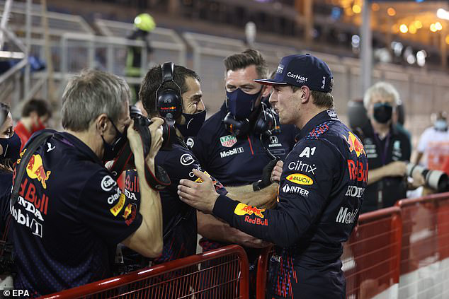 Max Verstappen giành vị trí xuất phát đầu tiên tại GP Bahrain - Ảnh 2.