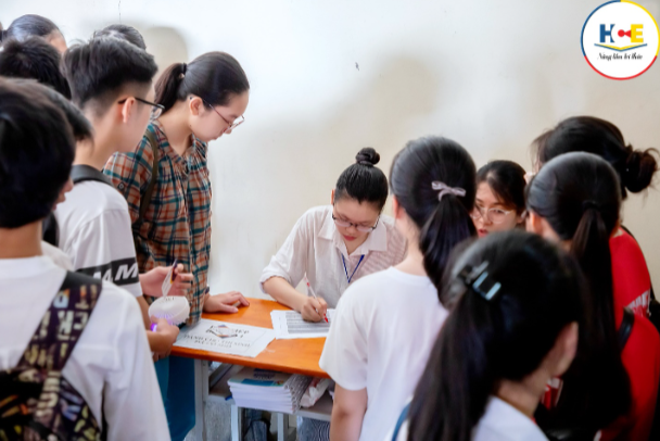 Thi thử chuyển cấp và ôn luyện miễn phí cho học sinh lớp 9 tại HC Education - Ảnh 1.