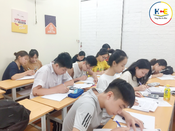 Thi thử chuyển cấp và ôn luyện miễn phí cho học sinh lớp 9 tại HC Education - Ảnh 2.