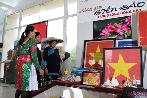 
Photos exhibited at the event. (Photo: Vietnam National Village for Ethnic Culture and Tourism)
