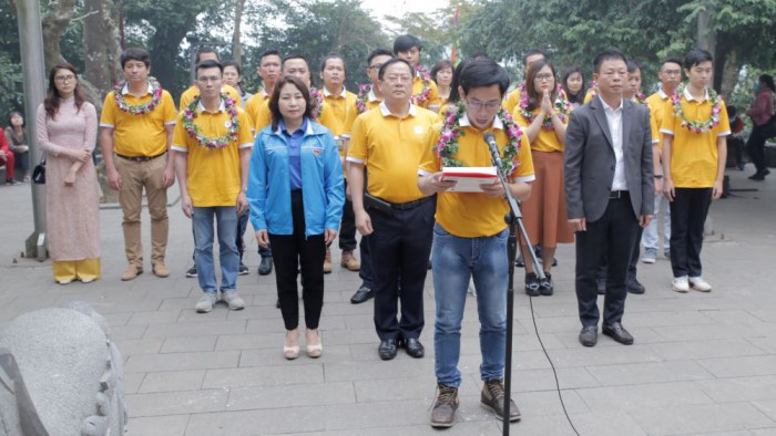 
The promising young faces pay tribute to Hung Kings. (Photo: phutho.gov.vn)
