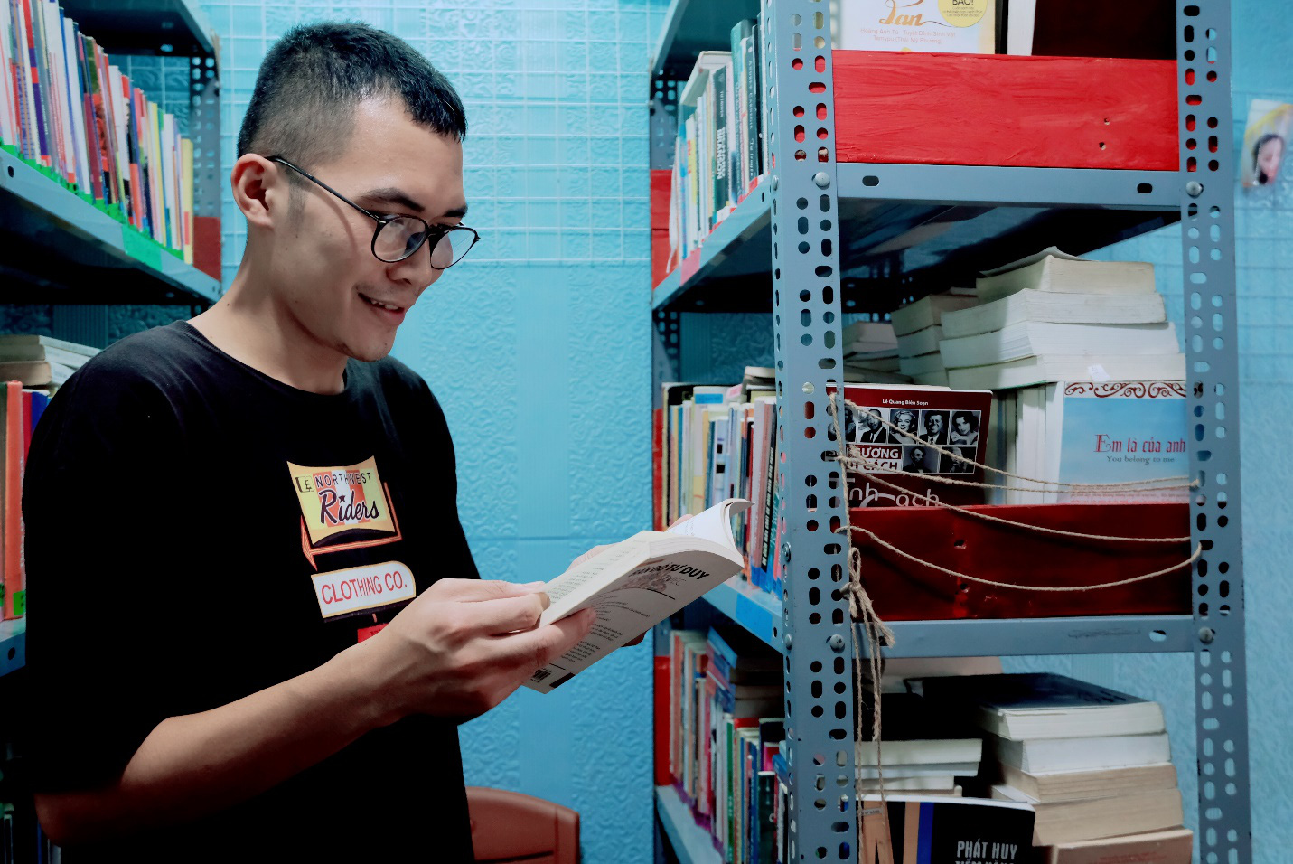 Kh&ocirc;ng muốn s&aacute;ch chết, thanh ni&ecirc;n trẻ mở thư viện miễn ph&iacute; giữa l&ograve;ng thủ đ&ocirc; - Ảnh 6.