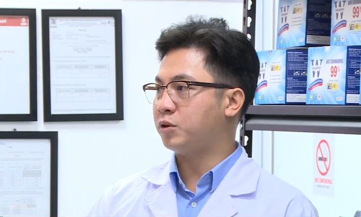 Gặp gỡ người s&aacute;ng chế khẩu trang diệt tới 99% virus SARS-CoV-2 đầu ti&ecirc;n tr&ecirc;n thế giới - Ảnh 1.