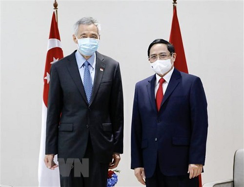 
PM Pham Minh Chinh (R) and Singaporean PM Lee Hsien Loong (Photo: VNA)
