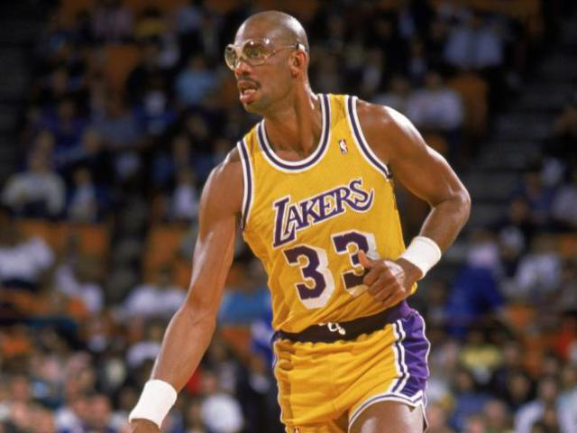 NBA tạo giải thưởng mới nhằm tôn vinh huyền thoại Kareem Abdul-Jabbar - Ảnh 1.