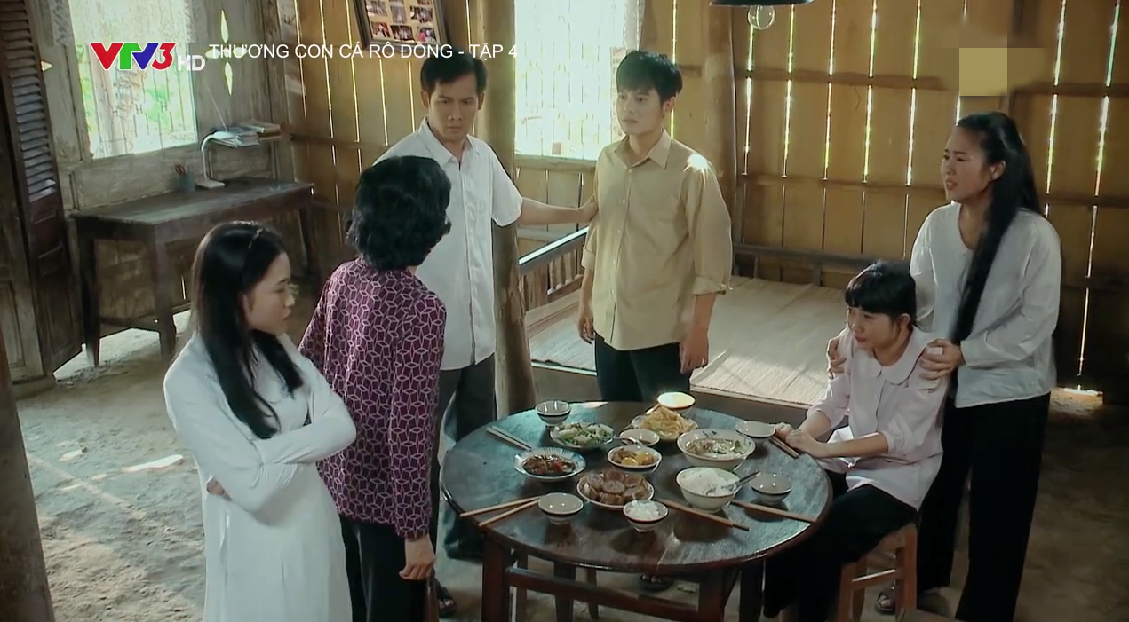 Thương con c&aacute; r&ocirc; đồng - Tập 4: Ng&agrave;y giỗ m&aacute; Thương th&agrave;nh ng&agrave;y c&atilde;i nhau đầy nước mắt - Ảnh 3.