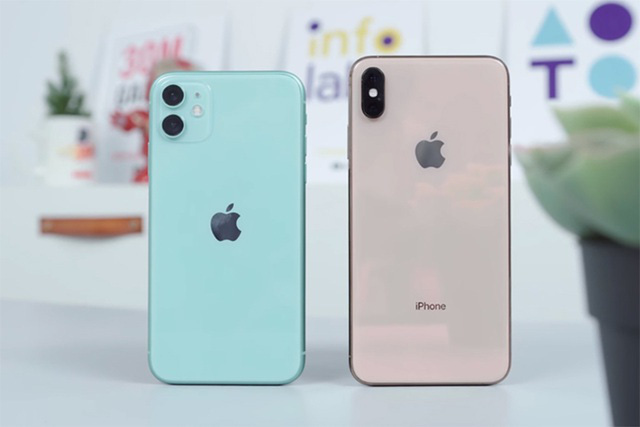 Liên tục giảm giá, iPhone 11, XS Max hàng cũ được nhiều người săn đón - Ảnh 1.