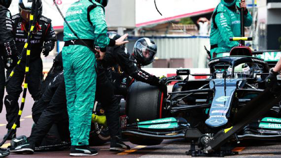 Mercedes lập kỷ lục đáng quên về pitstop - Ảnh 1.