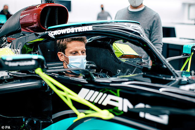 Romain Grosjean nhận món quà từ Mercedes - Ảnh 1.