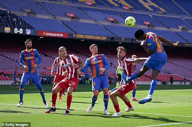 Atletico và Barcelona cầm chân nhau, Real Madrid rộng cửa vô địch - Ảnh 3.