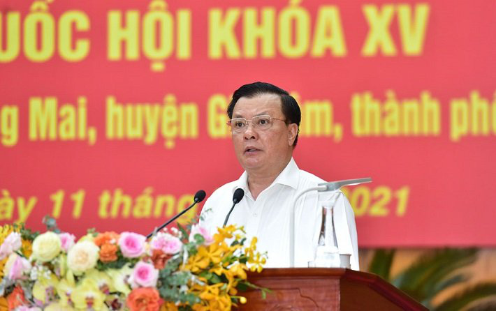 
Secretary of the Hanoi Party Committee Dinh Tien Dung presents his action programme during the meeting. 

