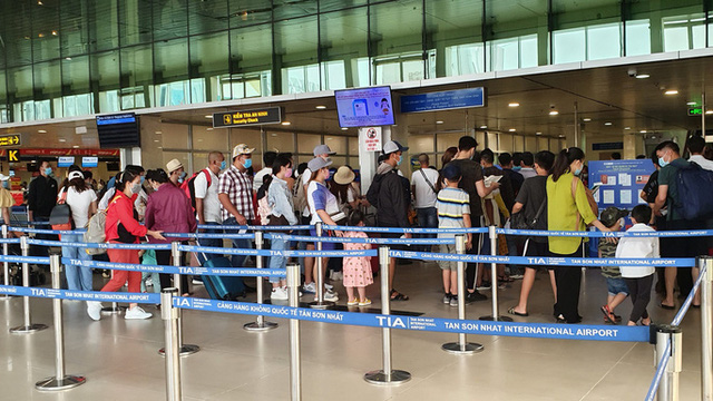 Bổ sung giấy tờ của hành khách nước ngoài khi bay nội địa tại Việt Nam - Ảnh 1.