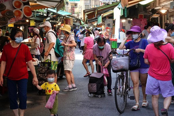 T&iacute;nh hai mặt của giải ph&aacute;p bế quan tỏa cảng ngừa COVID-19 - Ảnh 3.