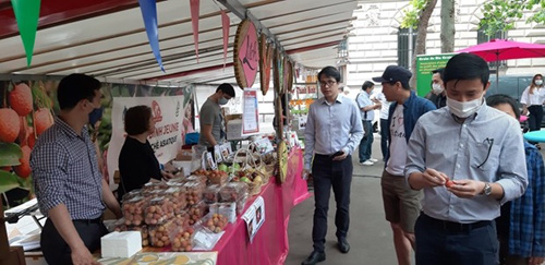 
A Vietnamese cuisine festival is held outdoor at La Place Monge in Frances Paris on June 19.
