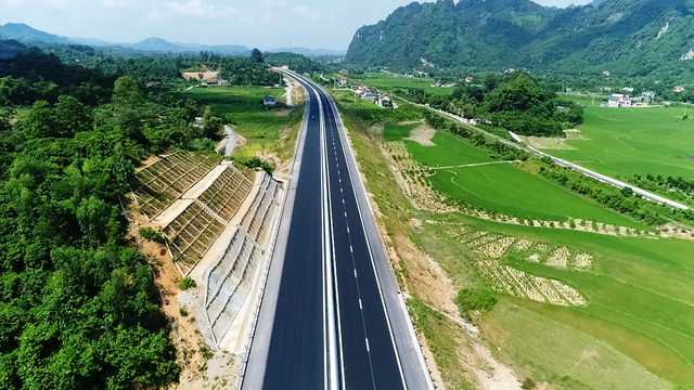 Nghiên cứu cơ chế thu phí đối với các tuyến đường Nhà nước đầu tư - Ảnh 2.