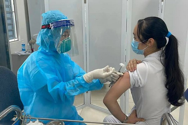 Hoàn thành mục tiêu tăng trưởng năm 2021: Cần đẩy nhanh tiến độ tiêm vaccine - Ảnh 2.