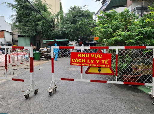 Thực hiện Chỉ thị 16, TP Hồ Chí Minh sẽ cách ly, xét nghiệm, điều trị bệnh nhân COVID-19 như thế nào? - Ảnh 1.