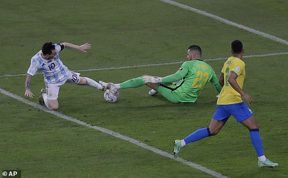 Brazil 0-1 Argentina: Messi có danh hiệu đầu tiên cùng ĐTQG (Chung kết Copa America 2021) - Ảnh 5.