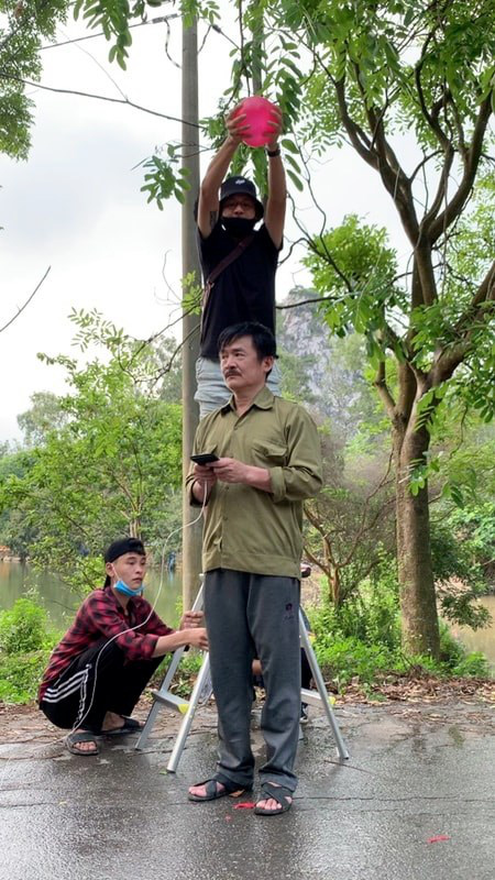 Chia tay Mùa hoa tìm lại, ông Vui tung ảnh hậu trường hài hước mọi lúc mọi nơi - Ảnh 1.