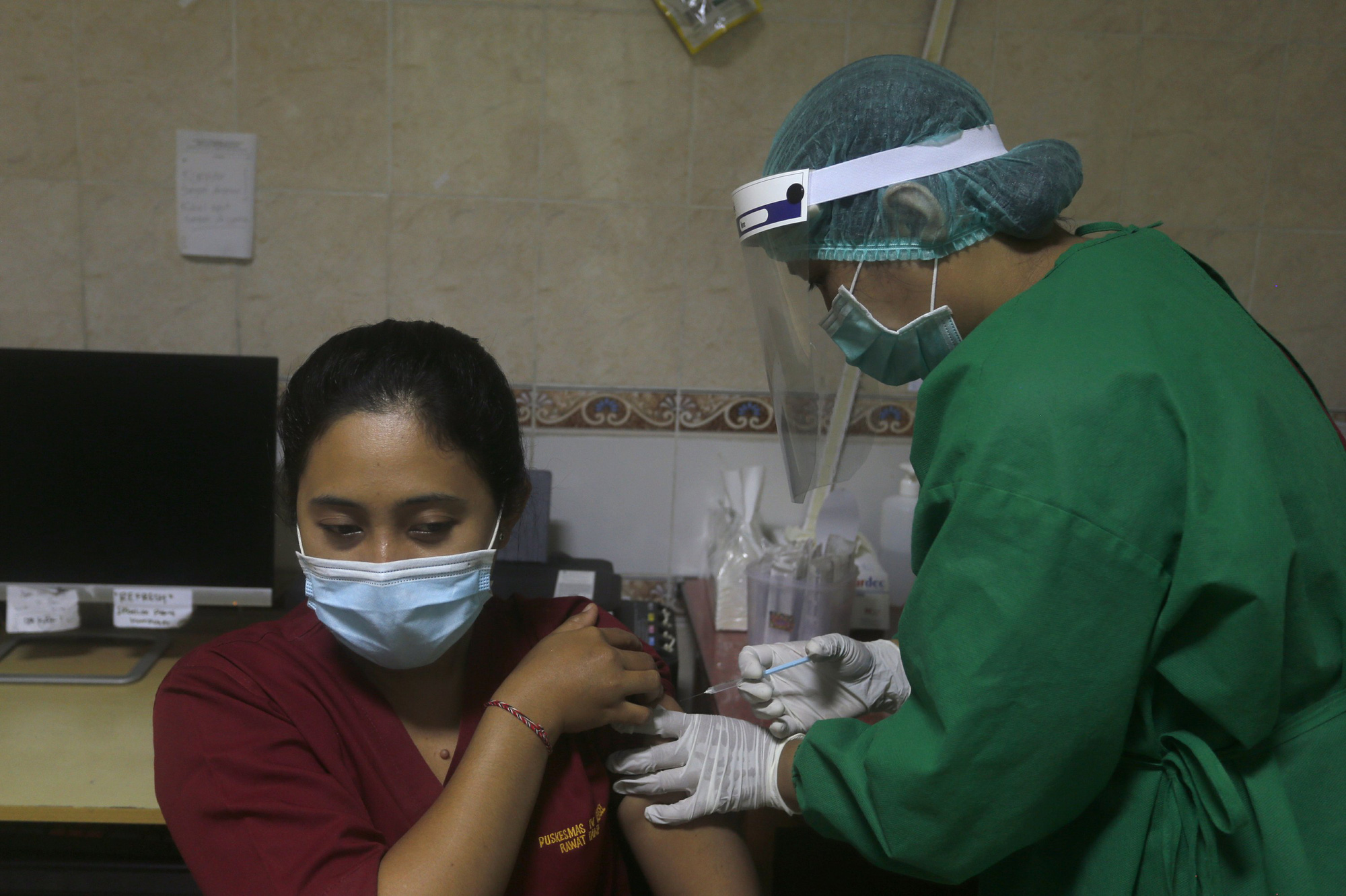 Nguy cơ làn sóng COVID-19 mới tại Ấn Độ, số ca mắc mới và tử vong/ngày tăng mạnh ở các nước ASEAN - Ảnh 2. Nguy cơ làn sóng COVID-19 mới tại Ấn Độ, số ca mắc mới và tử vong/ngày tăng mạnh ở các nước ASEAN - Ảnh 2.