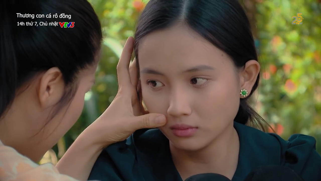 Thương con c&aacute; r&ocirc; đồng - Tập 24: Thương bỏ l&agrave;ng ra đi, &ocirc;ng Lưu bị bắt - Ảnh 5.