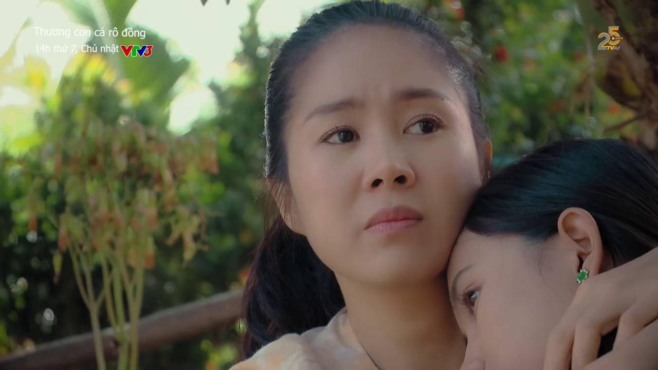 Thương con c&aacute; r&ocirc; đồng - Tập 24: Thương bỏ l&agrave;ng ra đi, &ocirc;ng Lưu bị bắt - Ảnh 6.