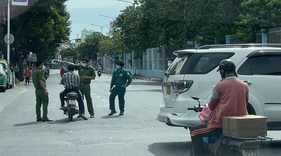 Phó Bí thư Thường trực Thành ủy TPHCM Phan Văn Mãi: Quyết liệt giãn cách, nhưng cũng chuẩn bị tâm thế cho tình huống xấu hơn - Ảnh 3.